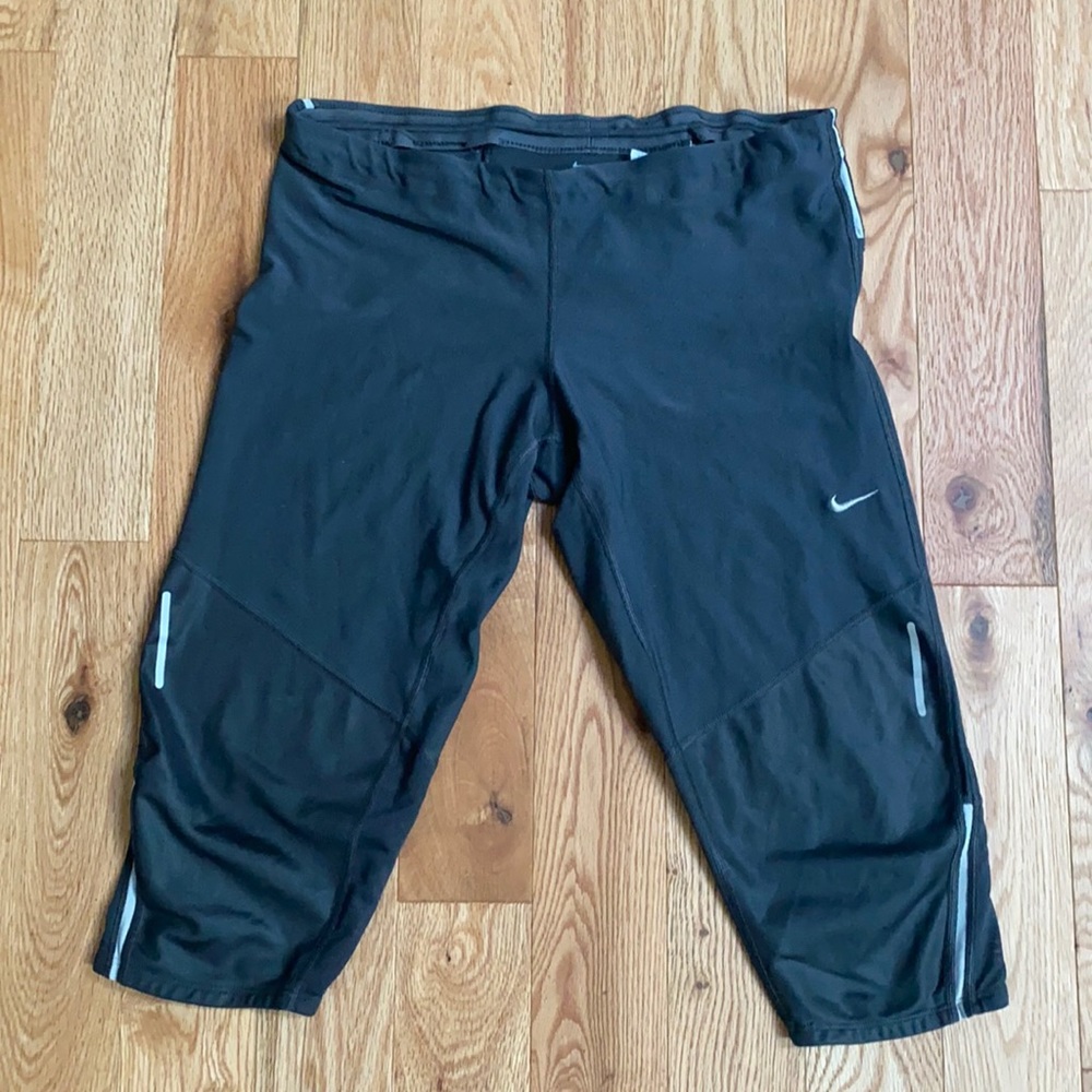 Nike cropped athletic pants *** LAST Chance***